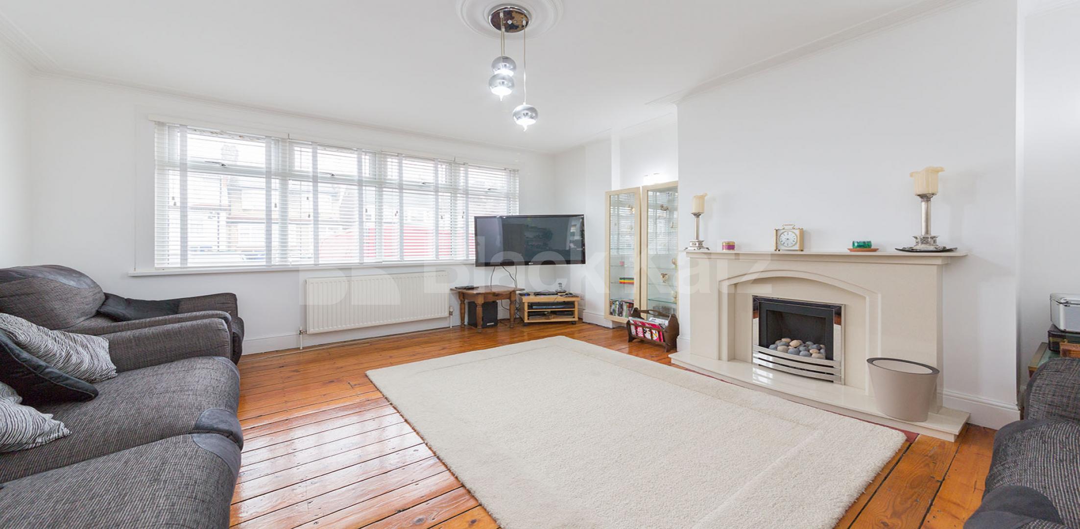 			Fantastic New Instruction!, 4 Bedroom, 1 bath, 1 reception House			  Petworth Road, North Finchley